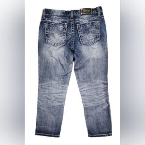 Miss Me boyfriend capri distressed mid rise jean, size 26